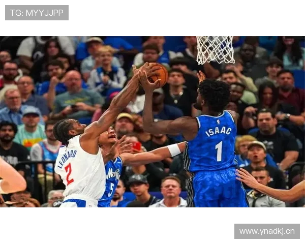 鲍威尔反击撞倒萨格斯遭判进攻犯规 热火挑战失败引发争议