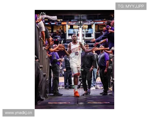 巴特勒强硬三分造犯规湖人挑战失败斯玛特拼尽全力仍成背景